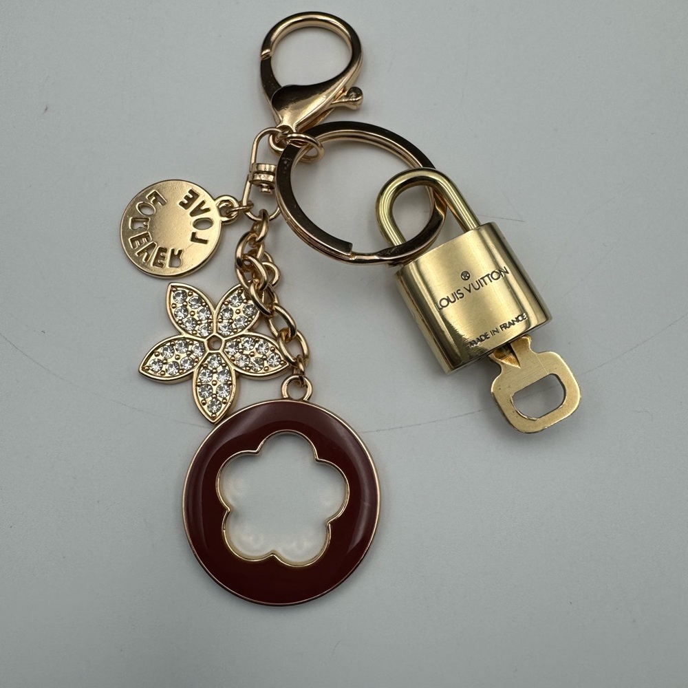 Authentic Louis Vuitton Lock & Key on Unbranded Bag Charm Key Chain Burgundy - Picture 2 of 3